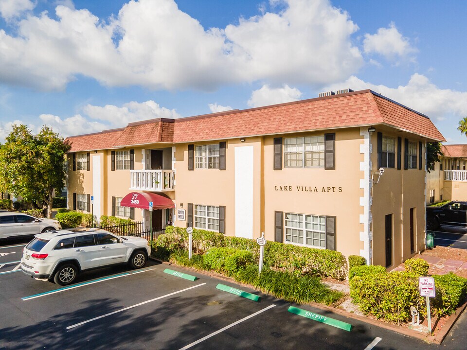 Lake Villa Apartments in Hallandale Beach, FL - Foto de edificio