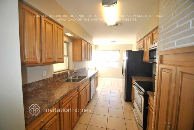 921 E Hawthorne Cir in Hollywood, FL - Building Photo - Building Photo