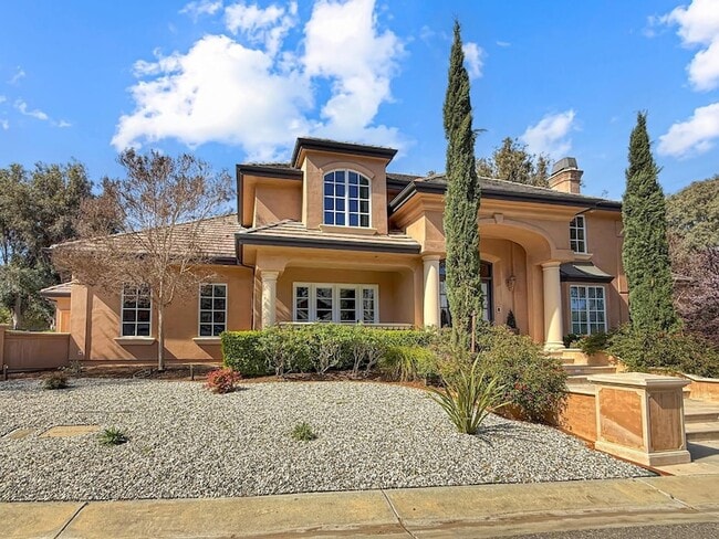 1526 Hillview Dr in Los Altos, CA - Building Photo - Building Photo