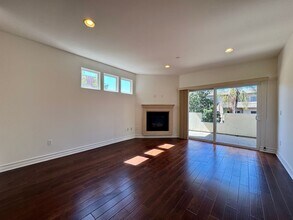 1726 S Bentley Ave in Los Angeles, CA - Building Photo - Building Photo