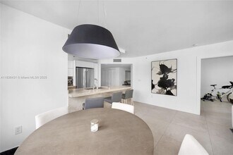 1155 Brickell Bay Dr in Miami, FL - Building Photo - Building Photo