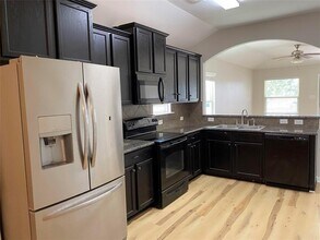 1017 Stewart Dr in Hutto, TX - Building Photo - Building Photo