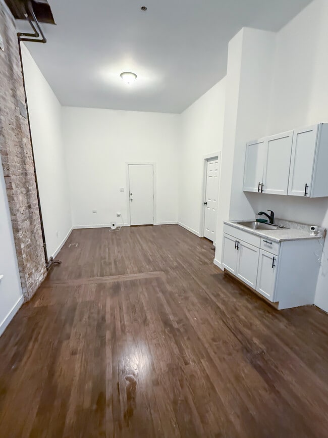 8714 S Commercial Ave in Chicago, IL - Foto de edificio - Building Photo