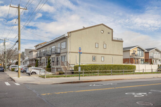 208 Beach 124th St in Rockaway Park, NY - Building Photo - Building Photo