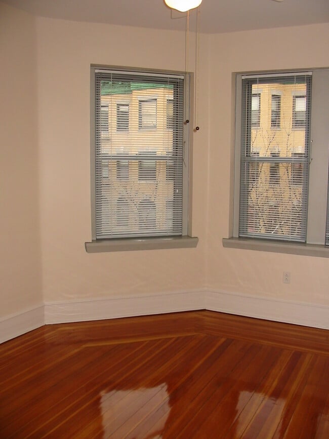 52 Burbank St, Unit 10