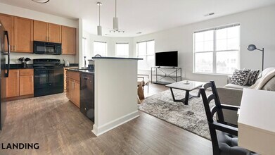 909 Mansion Dr, Unit 760-302 in Frederick, MD - Building Photo - Building Photo