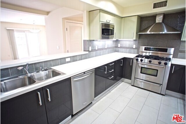 1616 S Westgate Ave in Los Angeles, CA - Building Photo