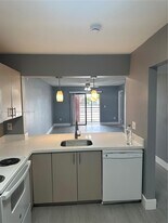 862 NE 209th St in North Miami Beach, FL - Building Photo