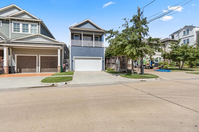 1221 W 23rd St in Houston, TX - Foto de edificio - Building Photo