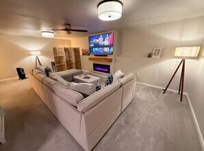 4434 Honey Bee Rdg, Unit Lower Level in Des Moines, IA - Foto de edificio - Building Photo