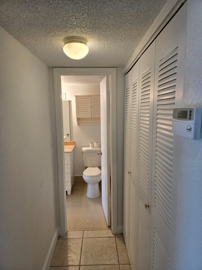 10900 SW 104th St, Unit 309 in Miami, FL - Foto de edificio - Building Photo
