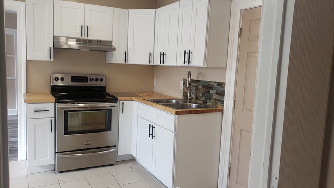 19 Mahl Ave, Unit 3rd Floor Mahl