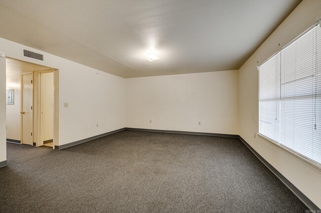 300 W Harding St in Morrilton, AR - Building Photo - Building Photo