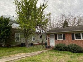 165 W Braxton Foushee St in Carrboro, NC - Building Photo - Building Photo