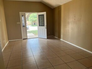 821 Chalan Dr in Laredo, TX - Building Photo - Building Photo