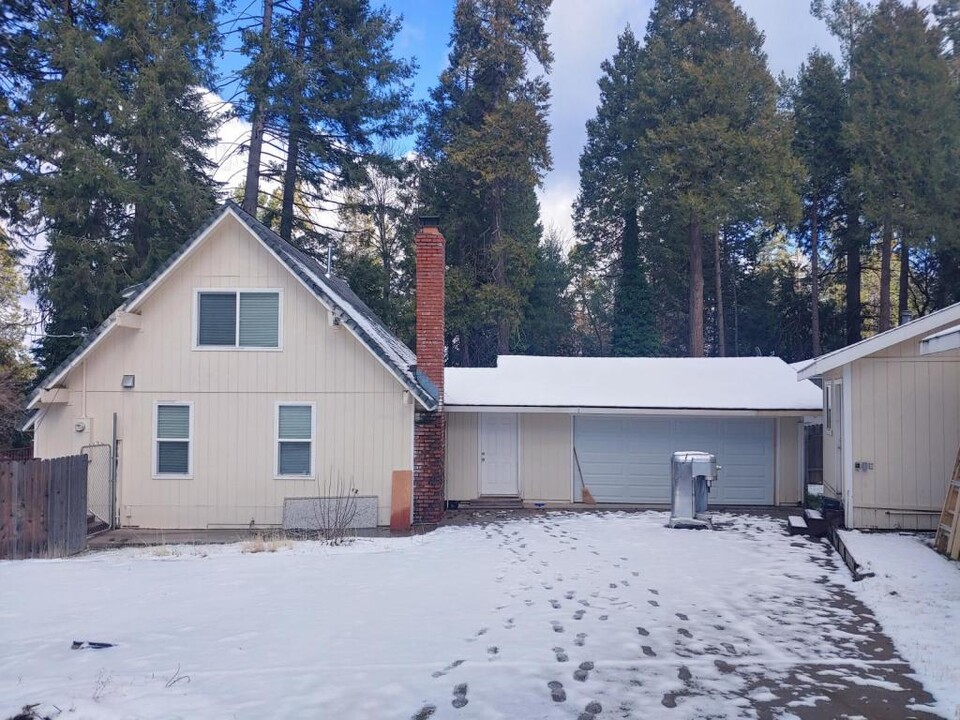 6621 Center View Dr in Pollock Pines, CA - Building Photo