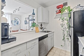 445 W 19th St in New York, NY - Building Photo - Building Photo
