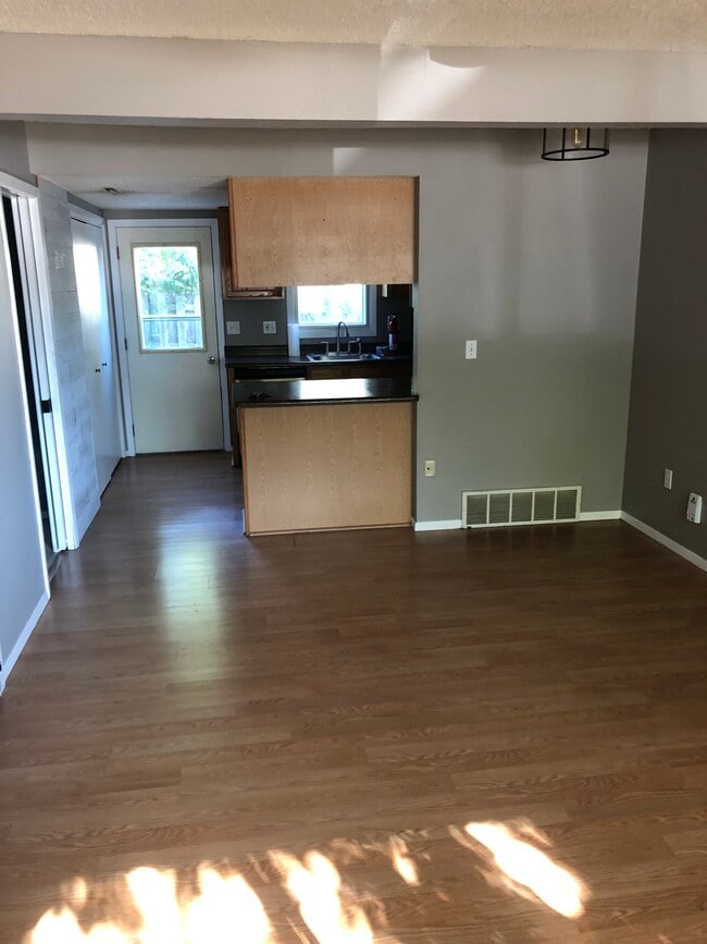 property at 464 N Dubuque St