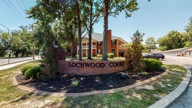 Lochwood Apartments in New Albany, IN - Building Photo - Building Photo