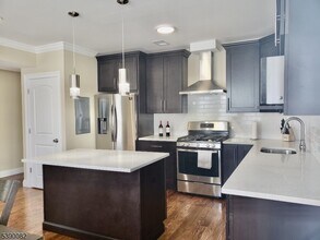 57 Elm St in Montclair, NJ - Building Photo - Building Photo
