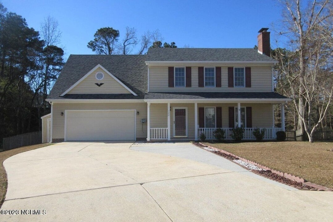 122 Archdale Dr in Jacksonville, NC - Building Photo