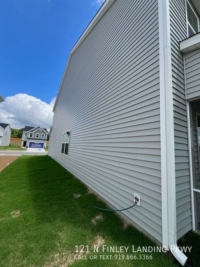 121 S Finley Lndg Pkwy in Smithfield, NC - Building Photo - Building Photo
