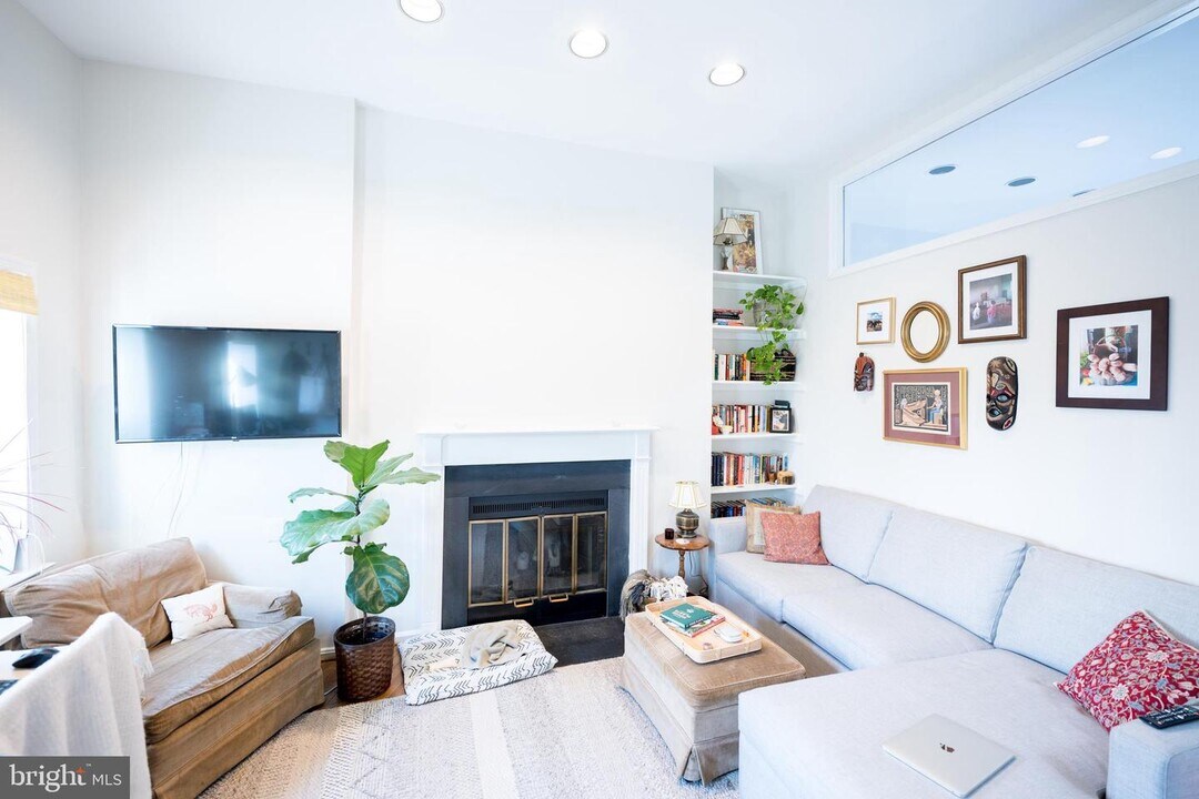 1434 Potomac Ave SE-Unit -6 in Washington, DC - Building Photo