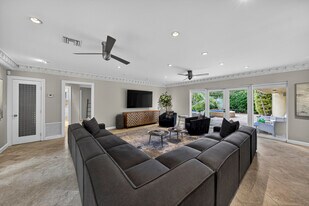 4401 NE 19th Ave in Oakland Park, FL - Building Photo