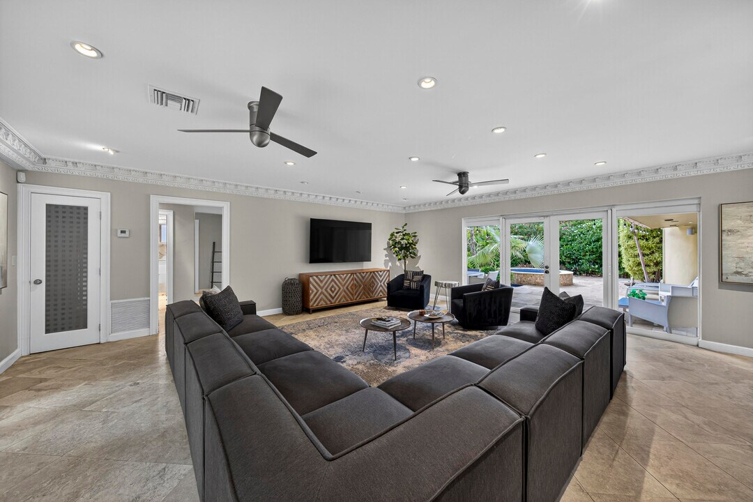 4401 NE 19th Ave in Oakland Park, FL - Building Photo