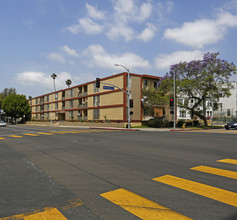 St. Andrews in Los Angeles, CA - Foto de edificio - Building Photo