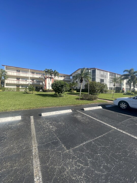 33 Brighton A in Boca Raton, FL - Building Photo