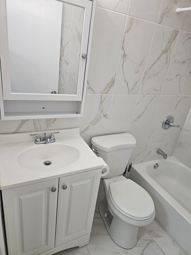3 Vicar Ln in Levittown, PA - Building Photo - Building Photo