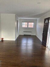 106 Bregman Ave in New Hyde Park, NY - Building Photo - Building Photo