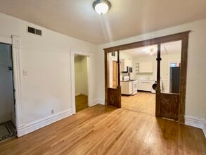2640 West Thomas Street, Unit First Floor in Chicago, IL - Building Photo - Building Photo