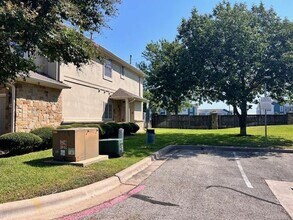 1101 E Parmer Ln in Austin, TX - Building Photo - Building Photo