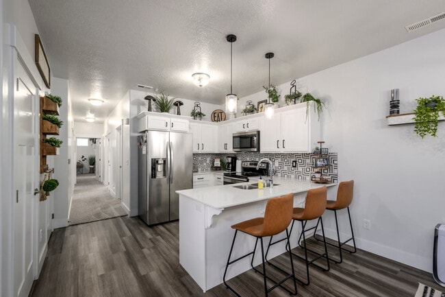 1838 W Eaglewood Dr, Unit R101 in Eagle Mountain, UT - Building Photo - Building Photo