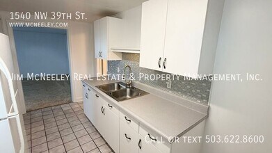 1540 NW 39th St in Lincoln City, OR - Building Photo - Building Photo