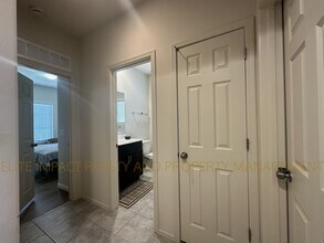6637 E Via De Los Compas in Tucson, AZ - Building Photo - Building Photo