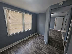 803 Marvin Ave in Ferguson, MO - Building Photo - Building Photo