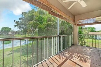 8527 Old Country Manor in Davie, FL - Building Photo - Building Photo