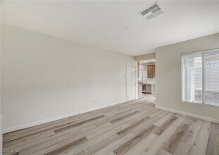 10408 September Flower St in Las Vegas, NV - Foto de edificio - Building Photo