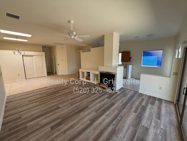 991 W Vía De La Fonda in Green Valley, AZ - Building Photo - Building Photo