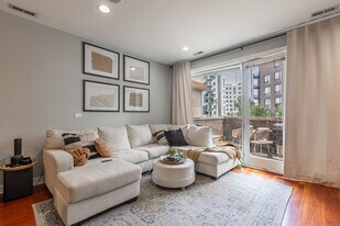 614 N Ogden Ave, Unit 2 in Chicago, IL - Building Photo