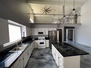 7125 W Caprock Cir in Las Vegas, NV - Building Photo - Building Photo