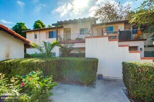 3527 Somerset Way in Carlsbad, CA - Building Photo