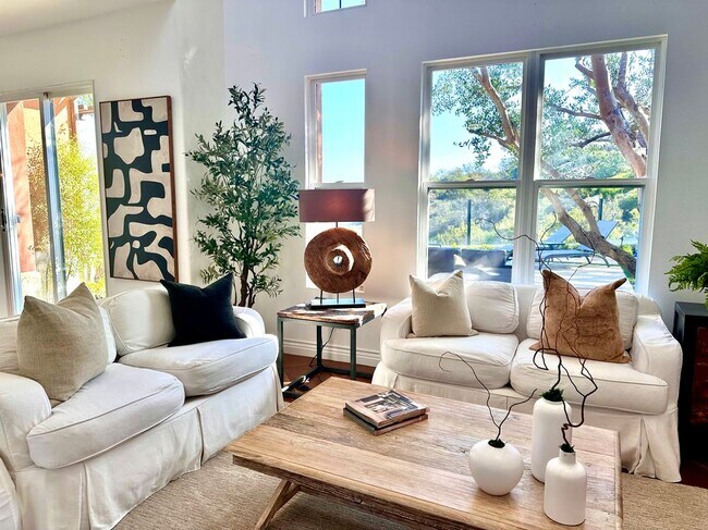 1 Lucania Dr in Newport Beach, CA - Building Photo - Building Photo