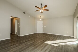 11341 Southwind Lake Dr in Gibsonton, FL - Building Photo - Building Photo