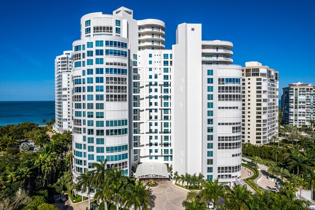 Provence at Park Shore in Naples, FL - Foto de edificio - Building Photo