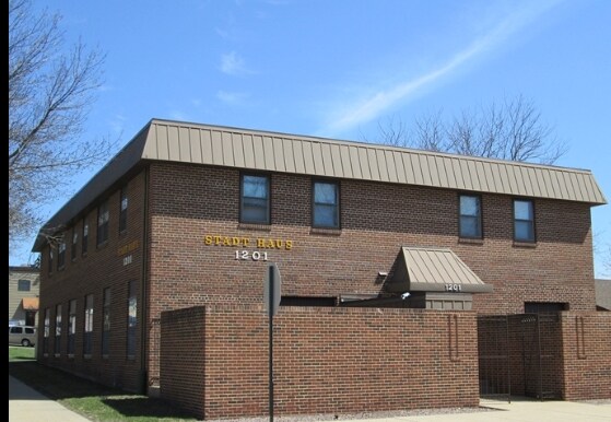 1201 S State St in New Ulm, MN - Building Photo