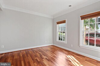 27 Alexander St in Alexandria, VA - Building Photo - Building Photo